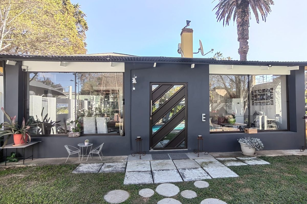 Discover this stunning 9-bedroom house in Parys, perfect for family living or a lucrative investment - Photo 2