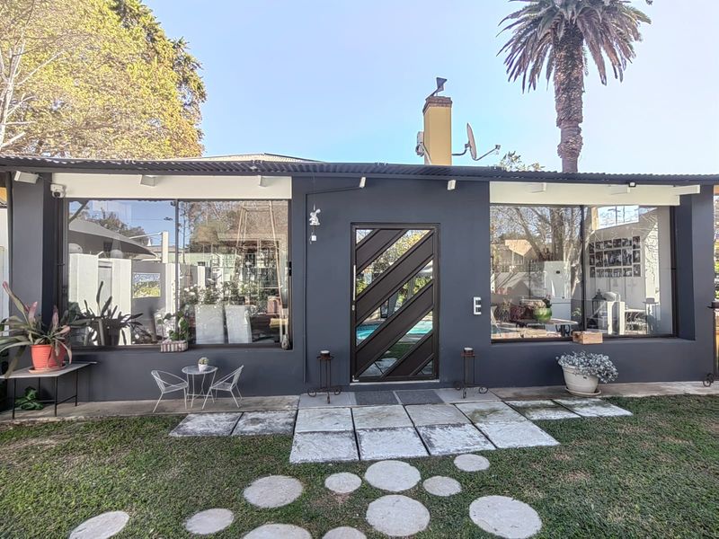 Discover this stunning 9-bedroom house in Parys, perfect for family living or a lucrative investment - Photo 2