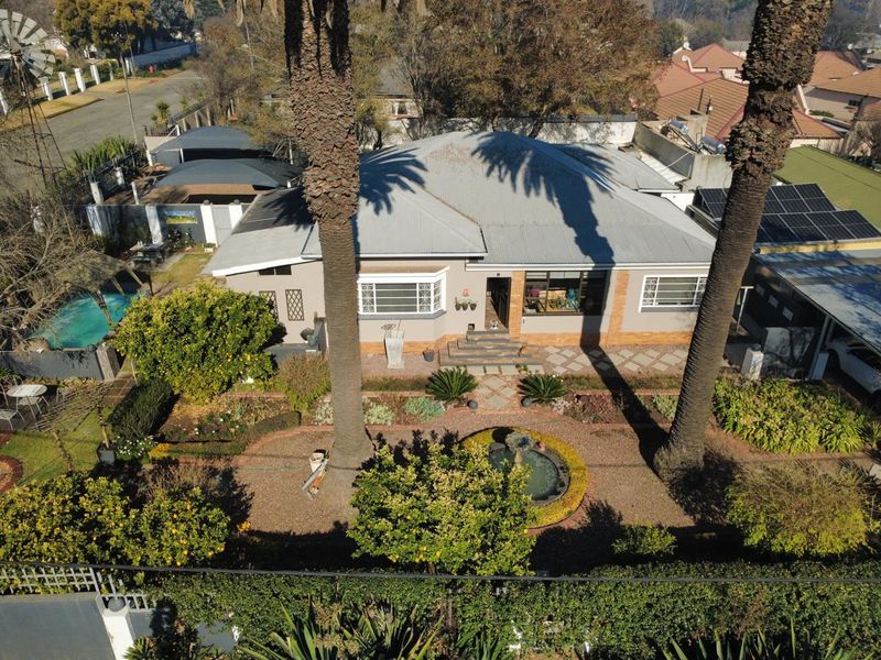 Discover this stunning 9-bedroom house in Parys, perfect for family living or a lucrative investment