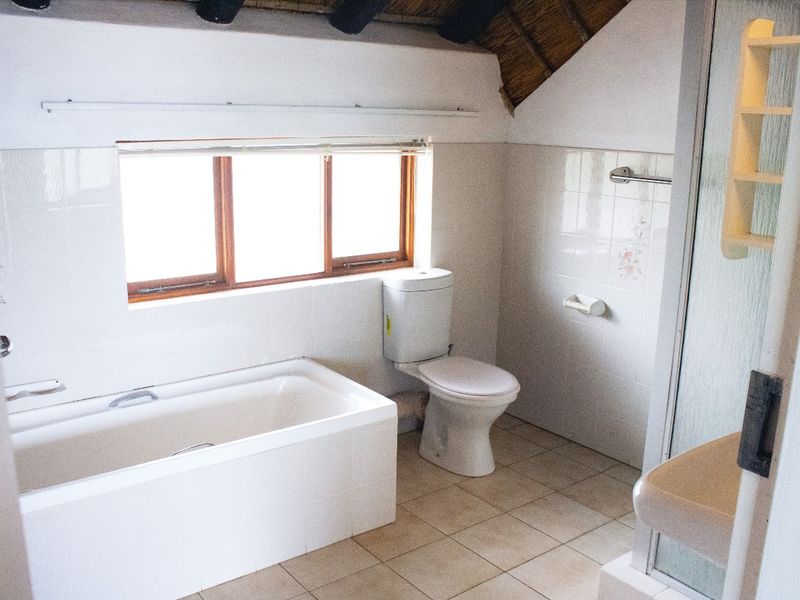 Exquisite 7-bedroom house for rent in Canals, St Francis Bay - a luxurious waterfront retreat awaits - Photo 8