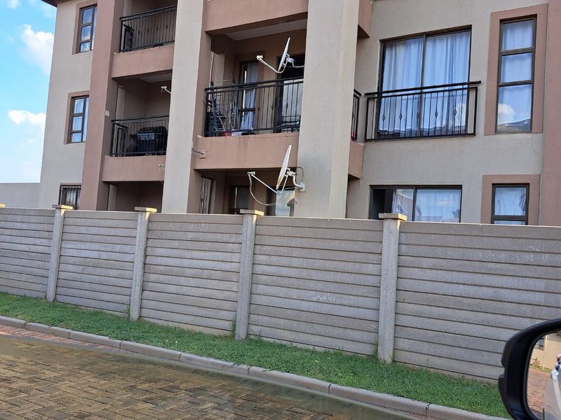 Find comfort in this two bedroom apartment! - Photo 1
