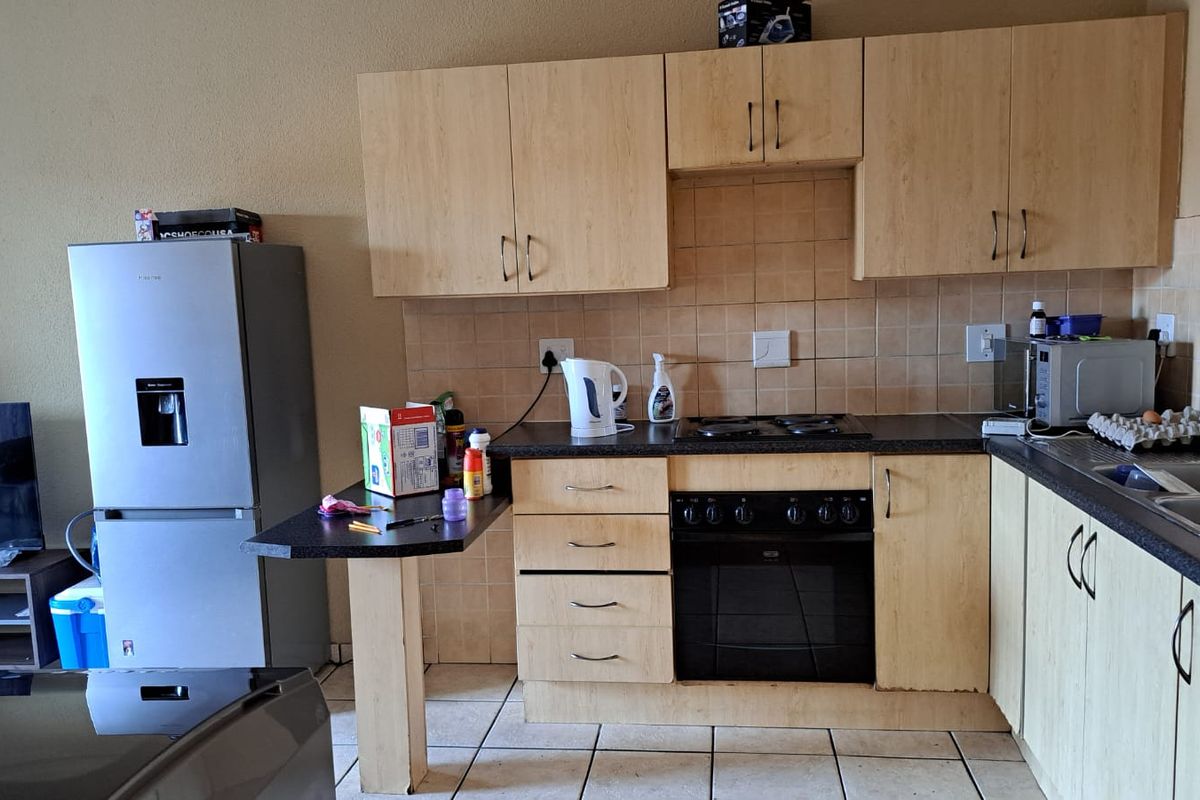 Find comfort in this two bedroom apartment! - Photo 2