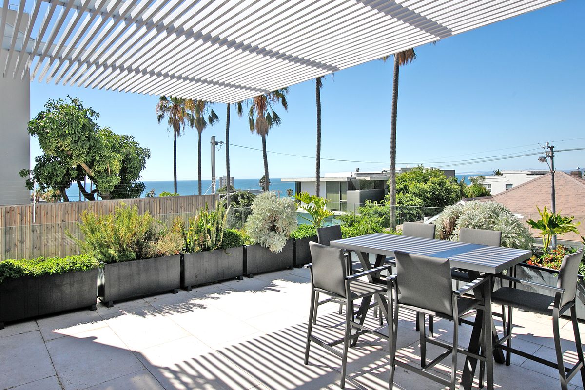 FULLY FURNISHED - MODERN FAMILY HOME IN SOUGHT AFTER FRESNAYE - Photo 5