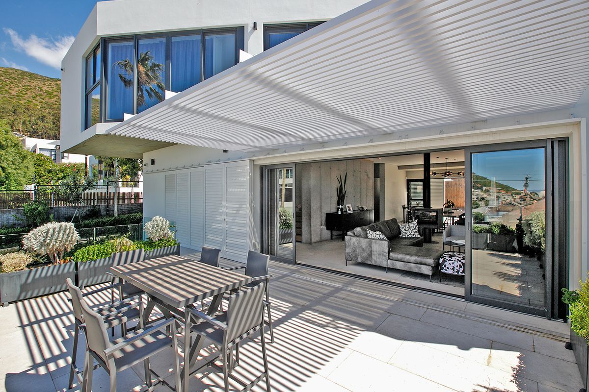 FULLY FURNISHED - MODERN FAMILY HOME IN SOUGHT AFTER FRESNAYE - Photo 2