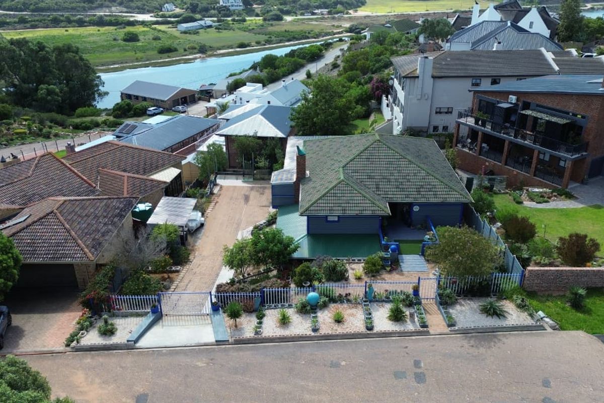 Serenity and Panoramic Elegance - Photo 2