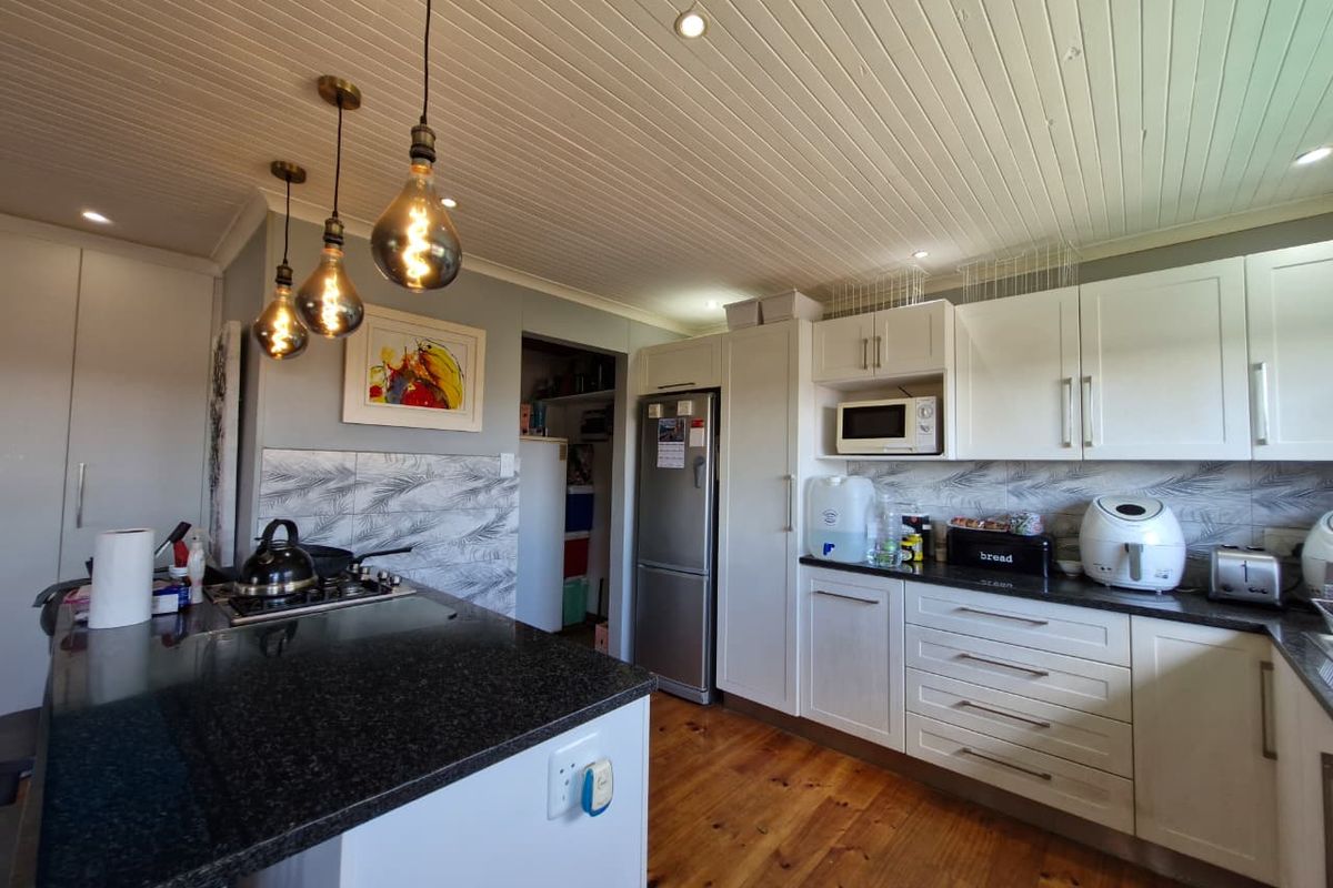 Serenity and Panoramic Elegance - Photo 4