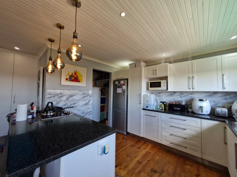 Serenity and Panoramic Elegance - Photo 4