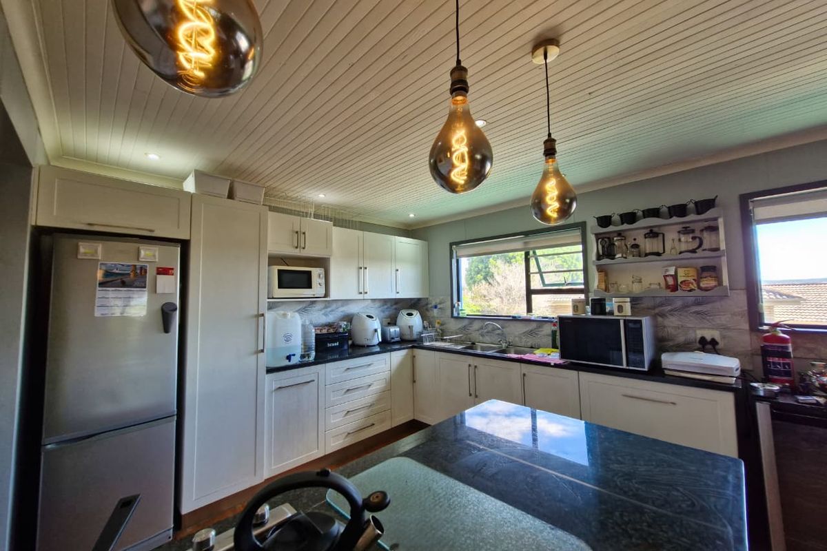 Serenity and Panoramic Elegance - Photo 3