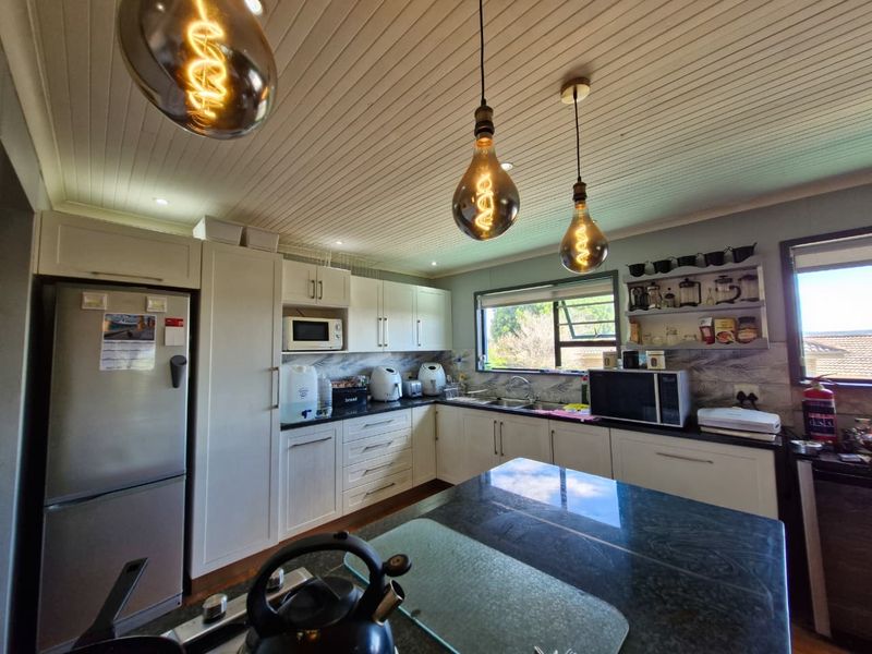 Serenity and Panoramic Elegance - Photo 3