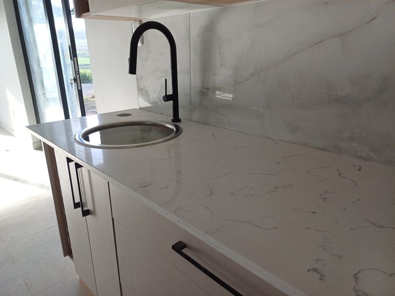 Modern family home - Photo 10