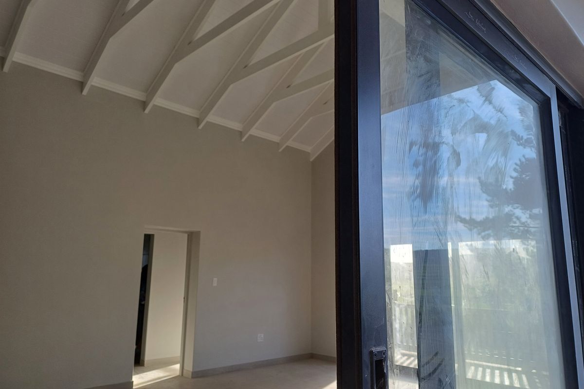 Modern family home - Photo 3