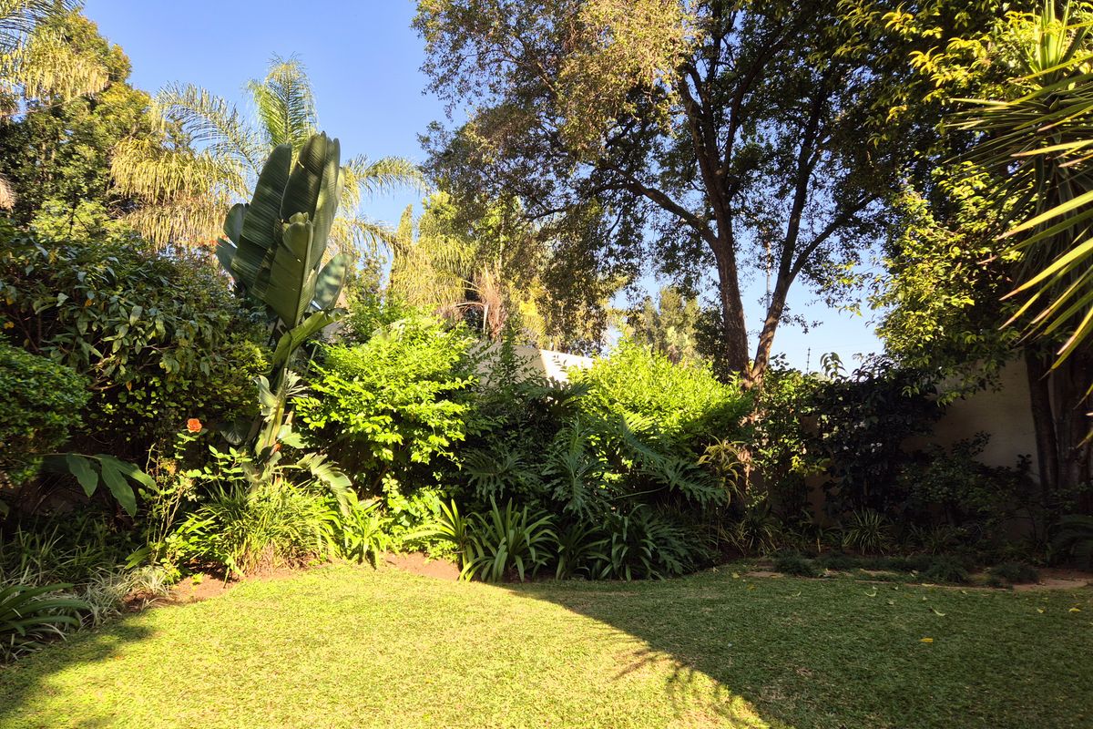 Rare 4-Bedroom Townhouse in Prime Victory Park - Photo 5