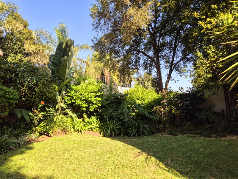 Rare 4-Bedroom Townhouse in Prime Victory Park - Photo 5