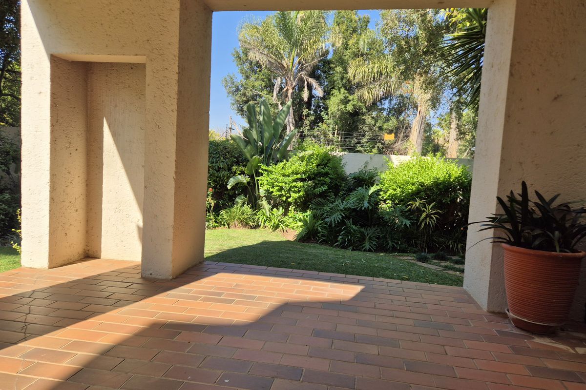 Rare 4-Bedroom Townhouse in Prime Victory Park - Photo 4