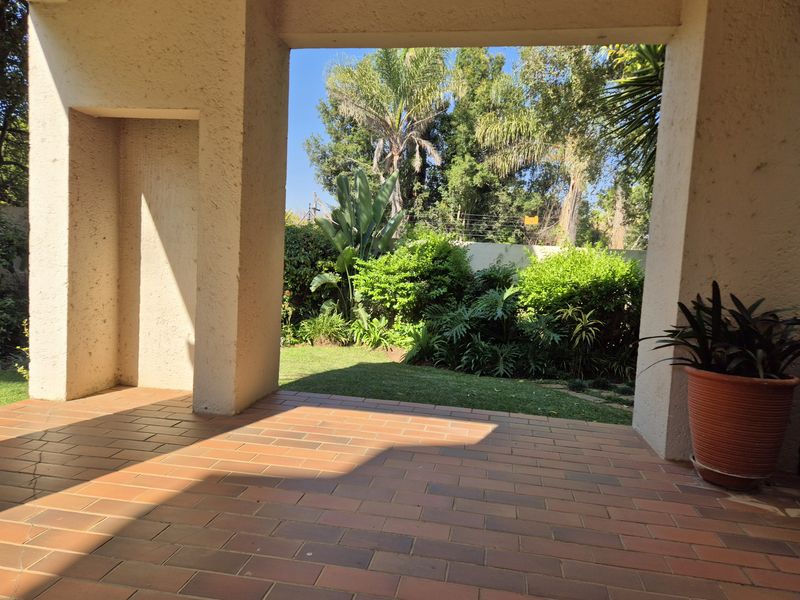 Rare 4-Bedroom Townhouse in Prime Victory Park - Photo 4