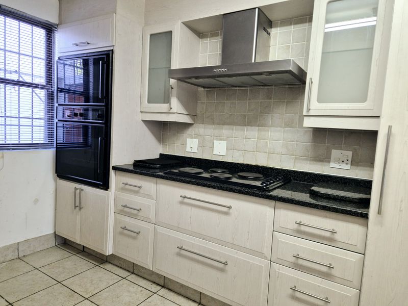 Rare 4-Bedroom Townhouse in Prime Victory Park - Photo 8