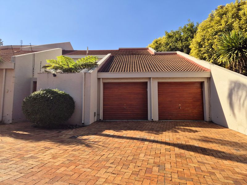 Rare 4-Bedroom Townhouse in Prime Victory Park - Photo 2