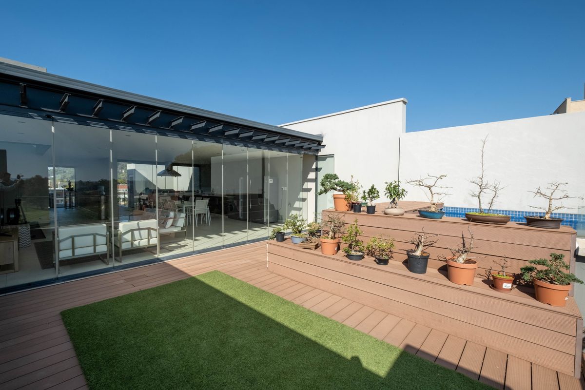 Elevated Luxury Living, Double-Level Penthouse with Private Rooftop Pool and Iconic Views! - Photo 2