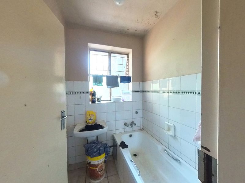 Secure Sunnyside Flat Offering Space And Convenienc - Photo 6