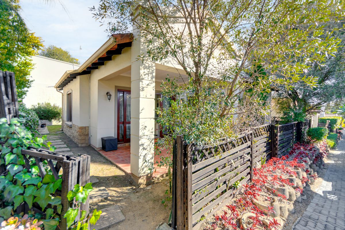 2 Bedroom Garden Townhouse for Sale Paulshof - Photo 2