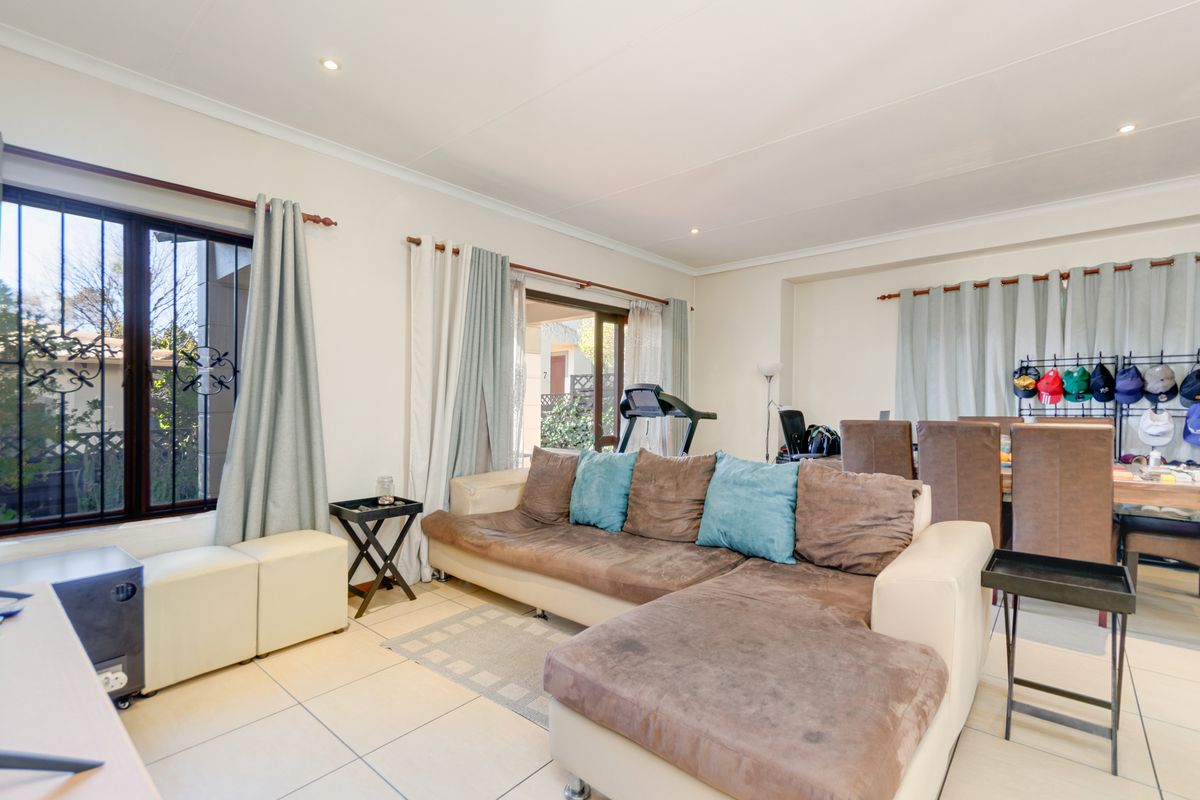 2 Bedroom Garden Townhouse for Sale Paulshof - Photo 5