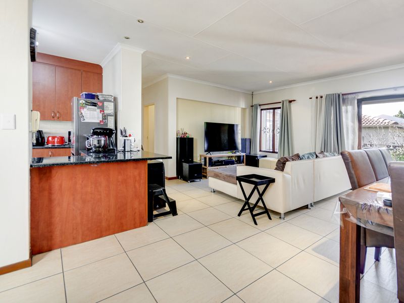 2 Bedroom Garden Townhouse for Sale Paulshof - Photo 7