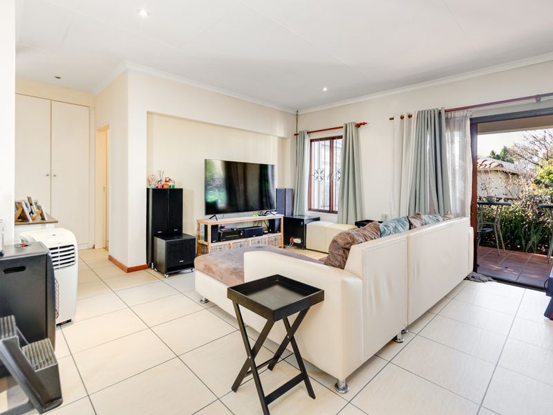 2 Bedroom Garden Townhouse for Sale Paulshof - Photo 9