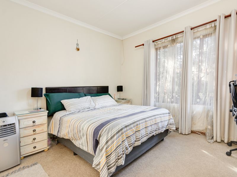 2 Bedroom Garden Townhouse for Sale Paulshof - Photo 10