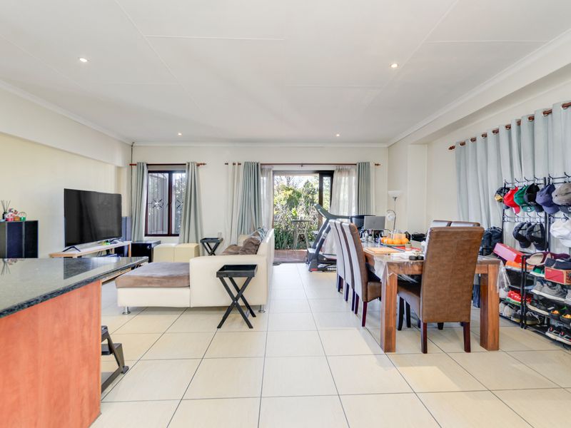 2 Bedroom Garden Townhouse for Sale Paulshof - Photo 6