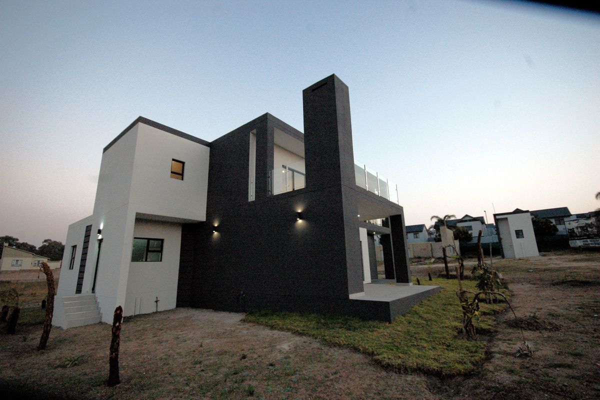 Stunning modern home in secure gated estate in Fourways, Sandton, offering luxury living at its best - Photo 5