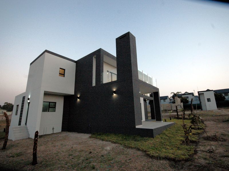 Stunning modern home in secure gated estate in Fourways, Sandton, offering luxury living at its best - Photo 5