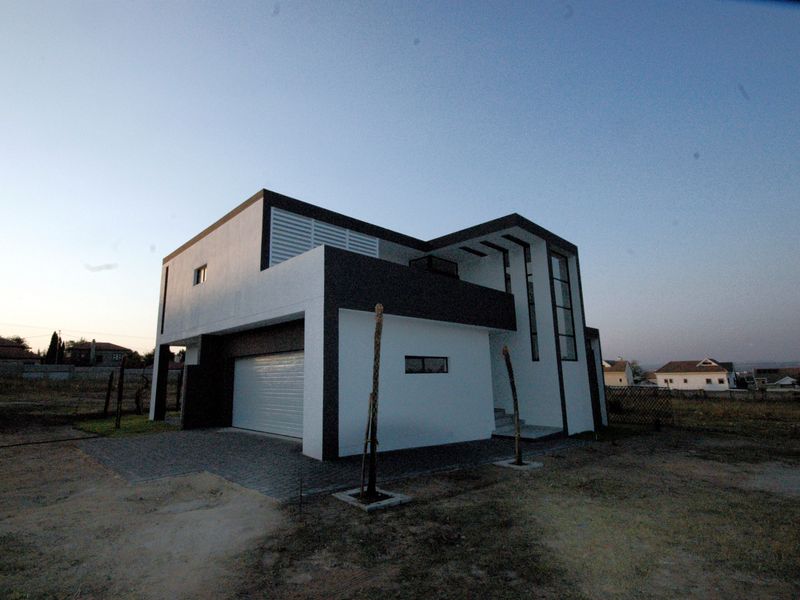 Stunning modern home in secure gated estate in Fourways, Sandton, offering luxury living at its best - Photo 7