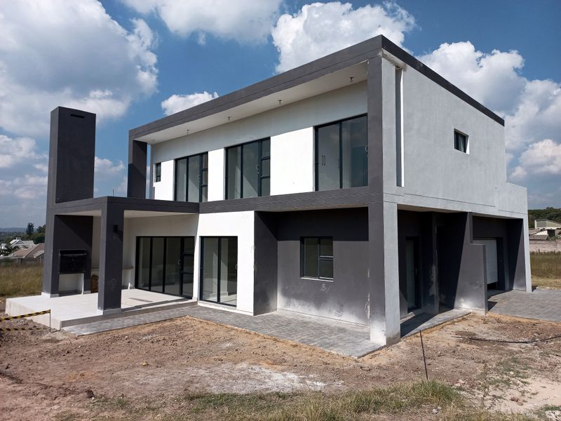 Stunning modern home in secure gated estate in Fourways, Sandton, offering luxury living at its best - Photo 6