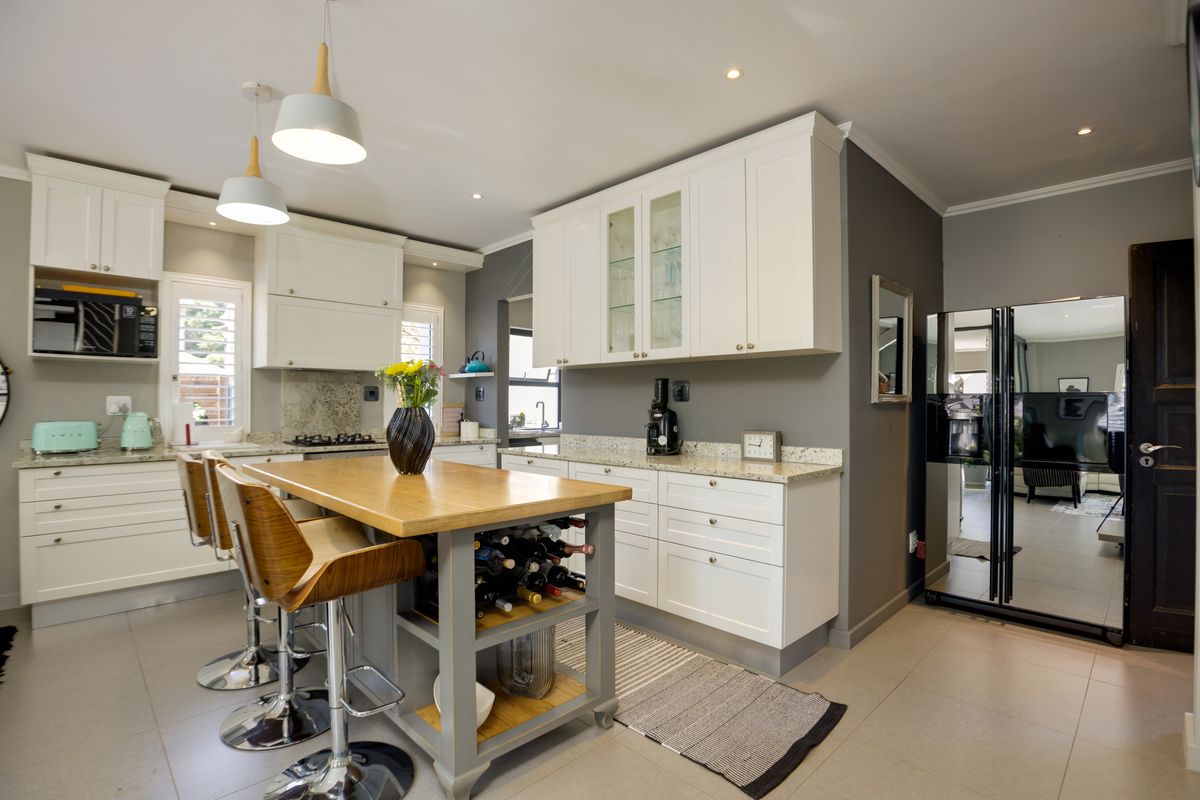 Modern Tranquility in the Heart of Bryanston East - Photo 3