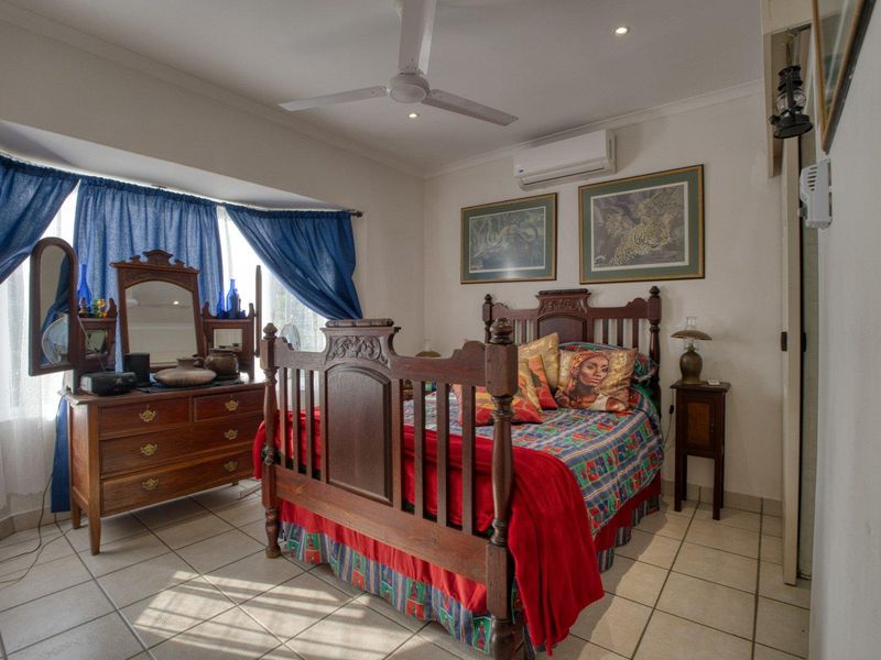 Single level, Expansive Indoor & Outdoor Integrated living Areas and Sea views - Photo 9