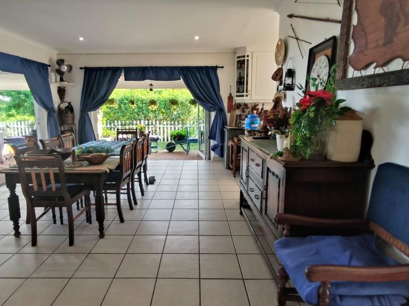 Single level, Expansive Indoor & Outdoor Integrated living Areas and Sea views - Photo 7