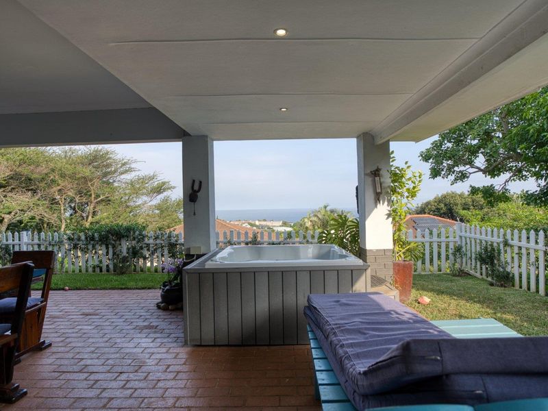 Single level, Expansive Indoor & Outdoor Integrated living Areas and Sea views - Photo 2