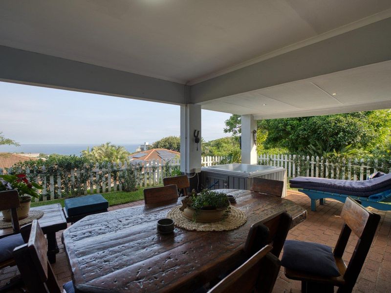 Single level, Expansive Indoor & Outdoor Integrated living Areas and Sea views - Photo 3