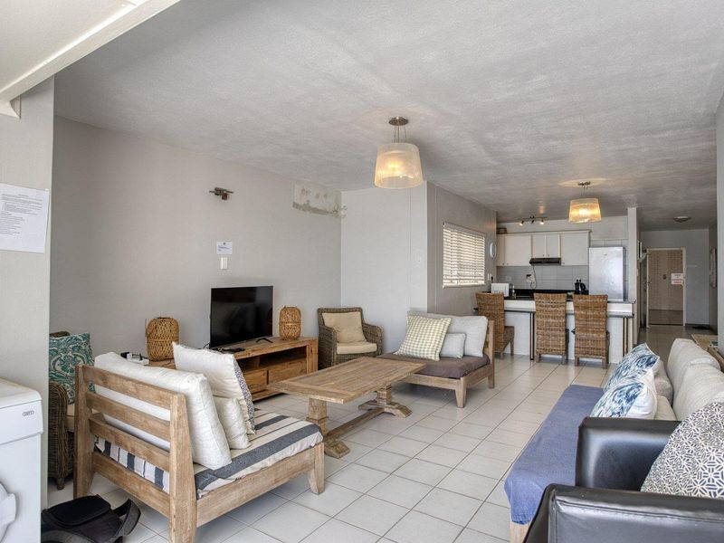 Stunning Seaview Property with Direct Beach Access - Photo 9