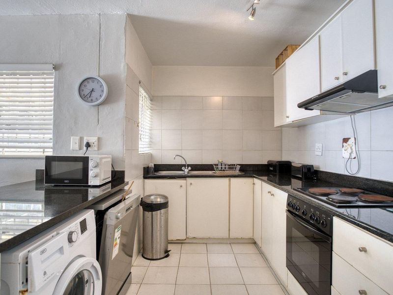 Stunning Seaview Property with Direct Beach Access - Photo 5