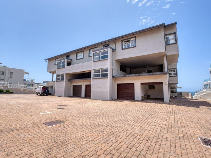 Stunning Seaview Property with Direct Beach Access - Photo 2