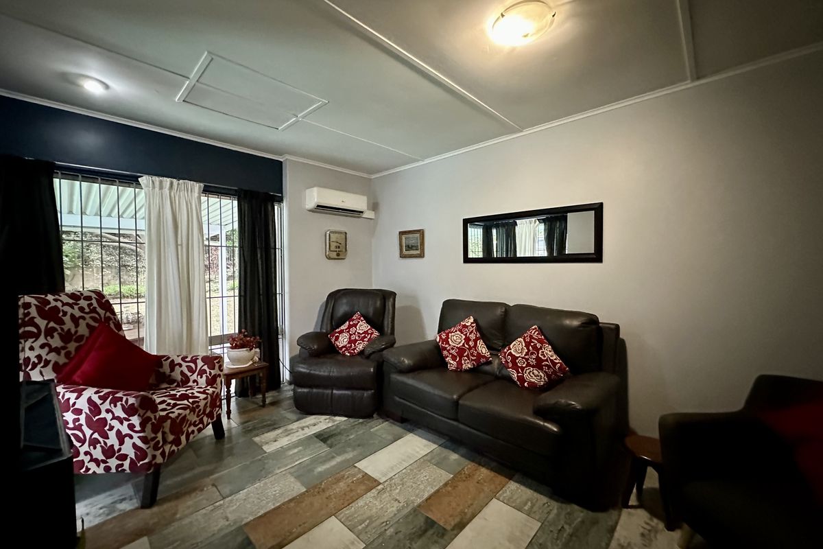 Beautiful 4-Bedroom Home with Flatlet in Meer En See – A Rare Find! - Photo 2