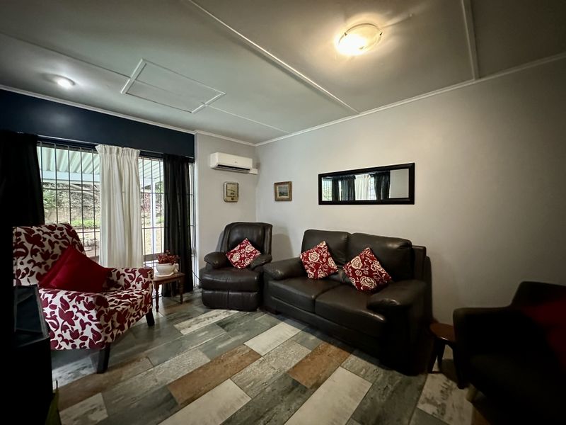 Beautiful 4-Bedroom Home with Flatlet in Meer En See – A Rare Find! - Photo 2