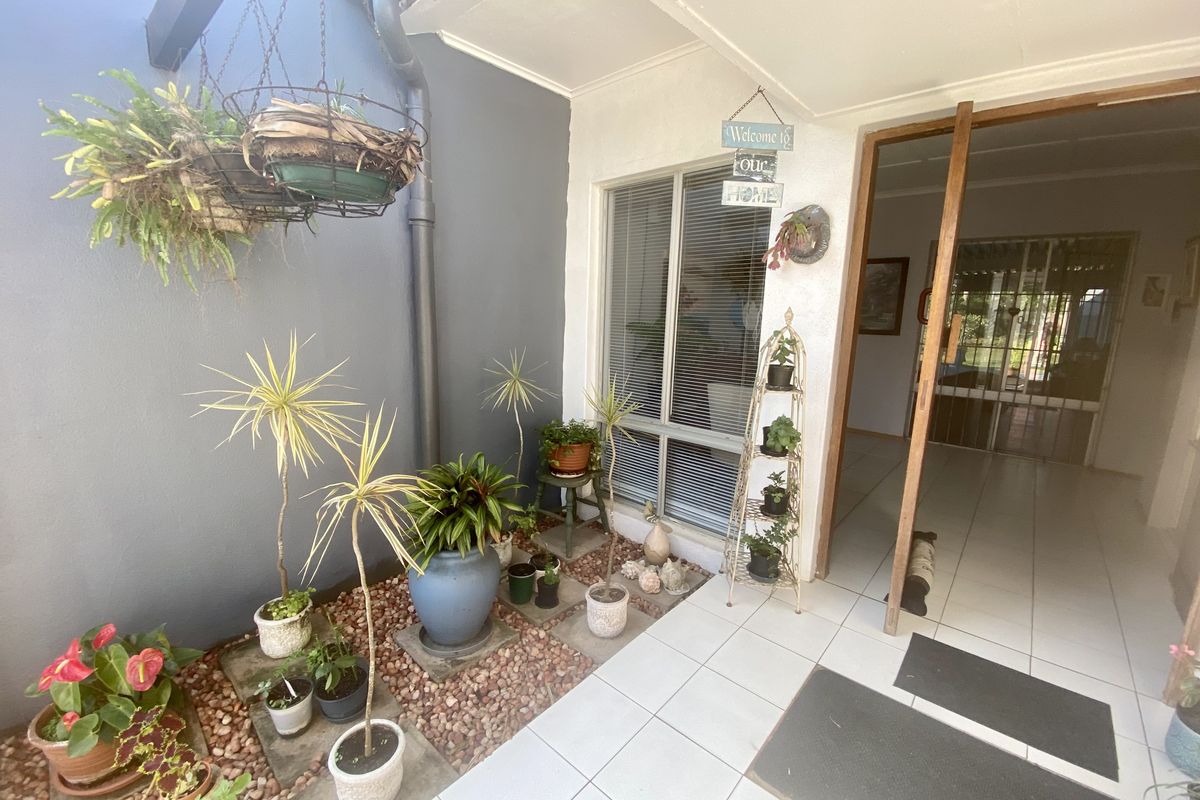 Beautiful 4-Bedroom Home with Flatlet in Meer En See – A Rare Find! - Photo 4