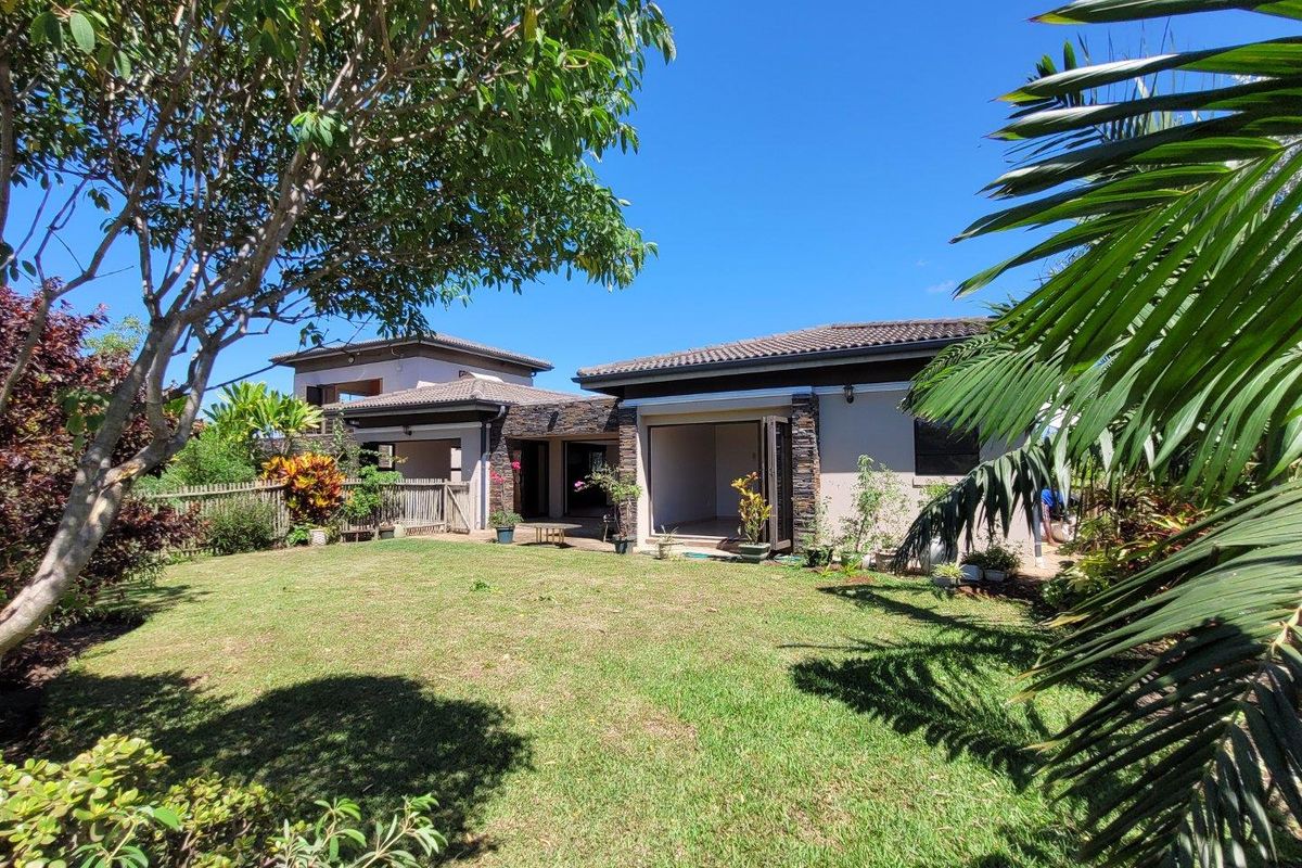 Glorious Palm Lakes Home with flatlet - Photo 2