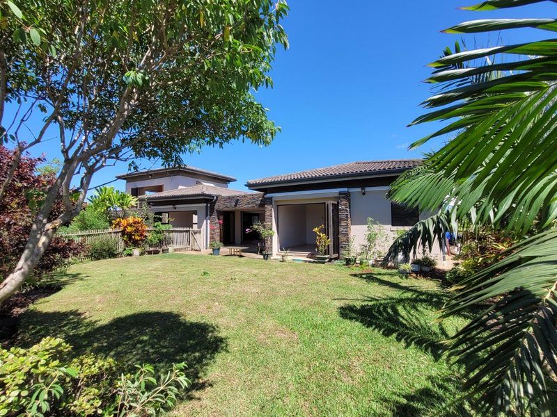 Glorious Palm Lakes Home with flatlet - Photo 2