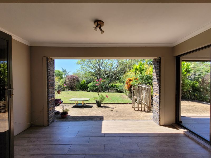 Glorious Palm Lakes Home with flatlet - Photo 7