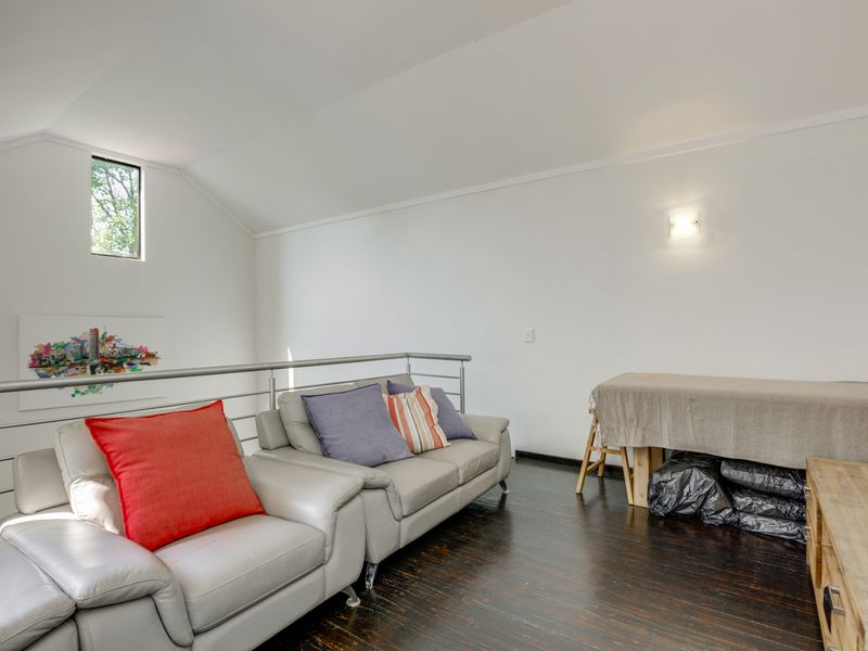 2 bedroom, 2 bathroom townhouse - Photo 10