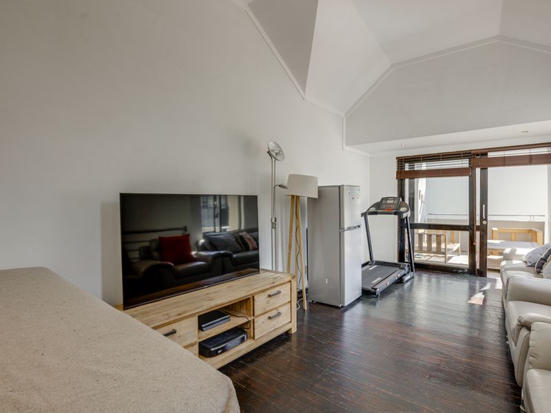 2 bedroom, 2 bathroom townhouse - Photo 9