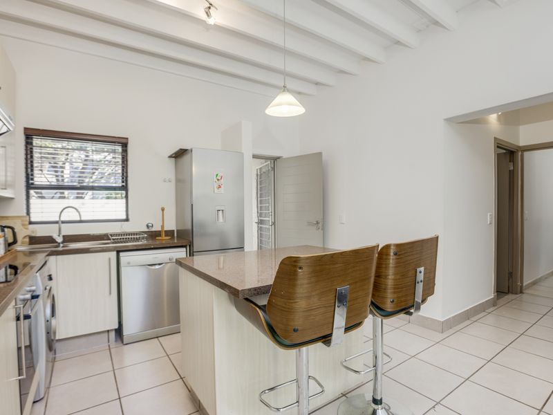 2 bedroom, 2 bathroom townhouse - Photo 6